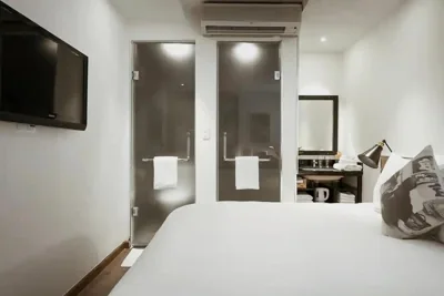 C Central Hotel- Đề Thám Bùi Viện Walking Street – Foto’s 10