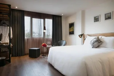 Comfort driepersoonskamer — C Central Hotel- Đề Thám Bùi Viện Walking Street